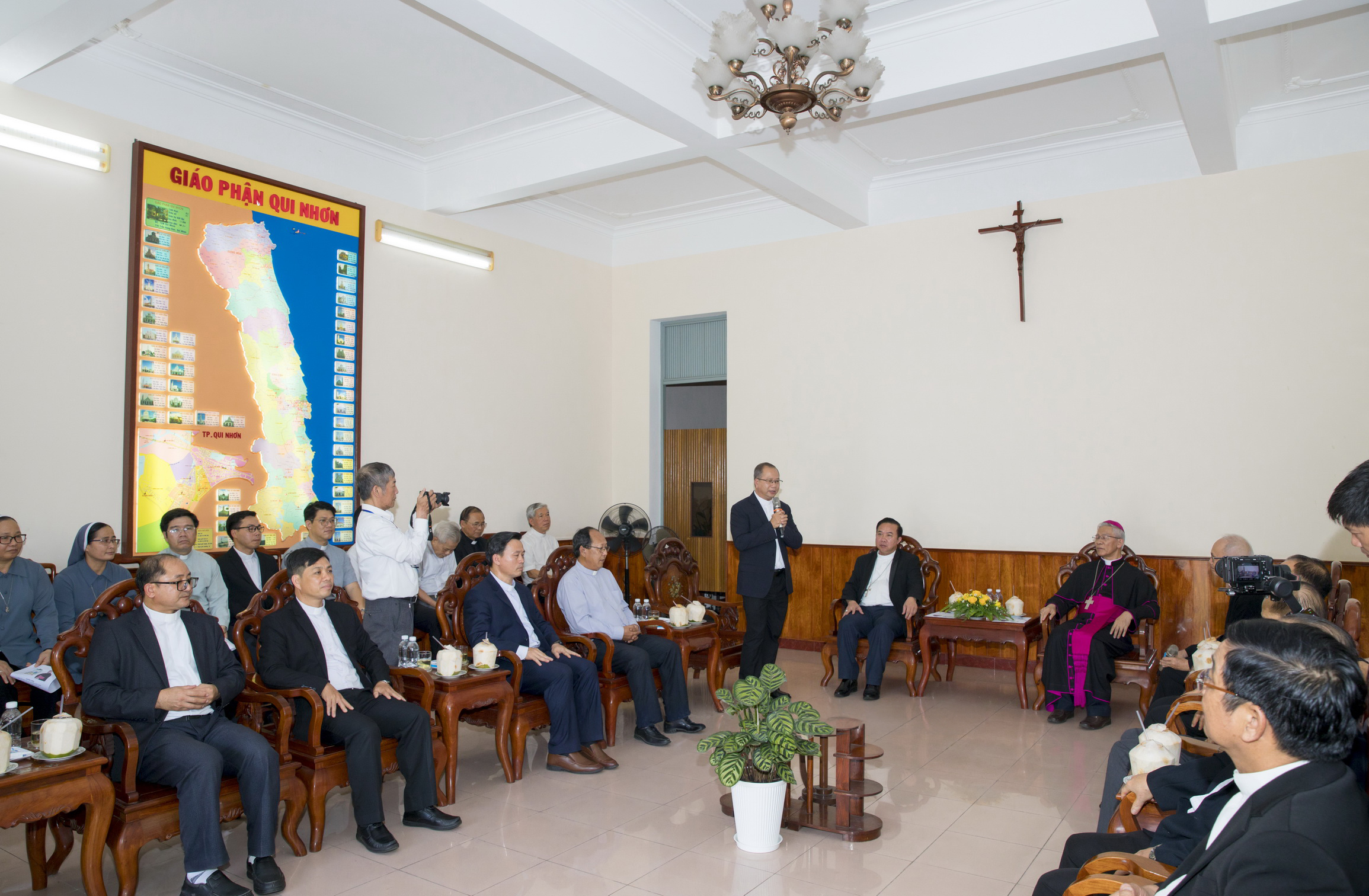 Đức cha tân cử G.B Nguyễn Quốc Hưng về nhận sứ vụ ở Qui Nhơn